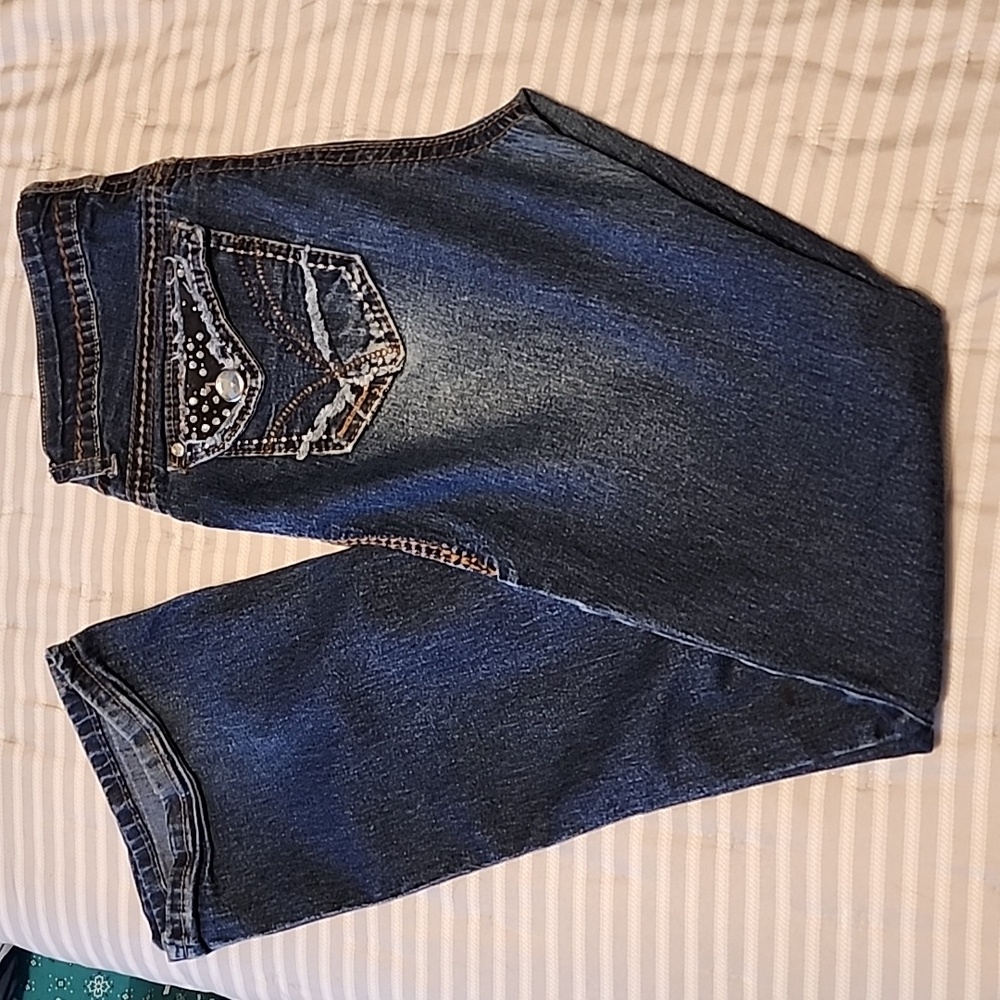 Southpole size 9. Call out on 1 spot on the front left leg, could easily removed
